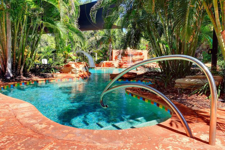 Pool Hotel
