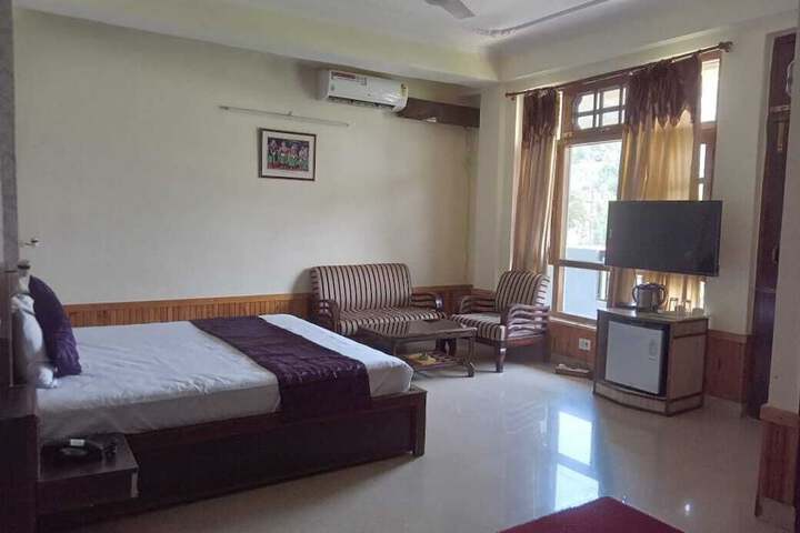Room 8 of 14