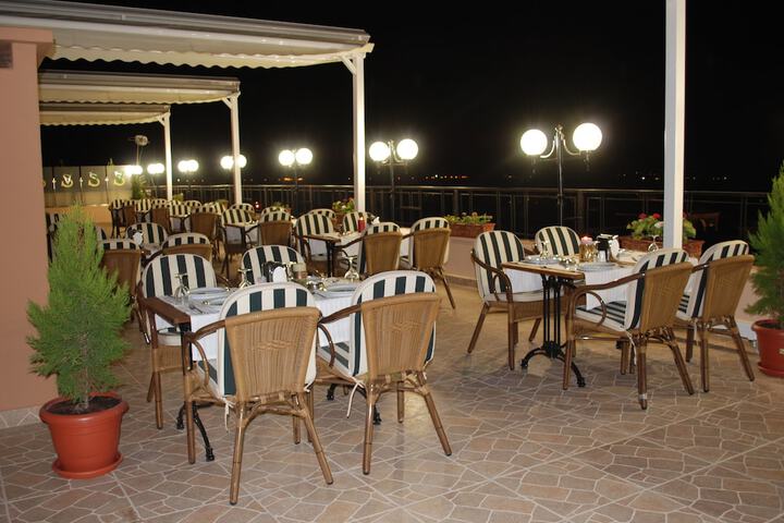 Cafe