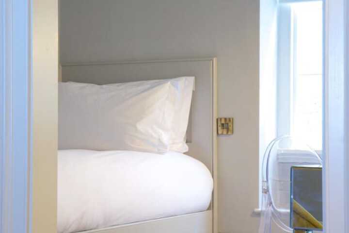 Room 22 of 49