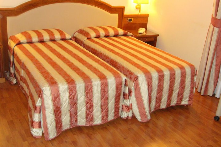 Room 8 of 39