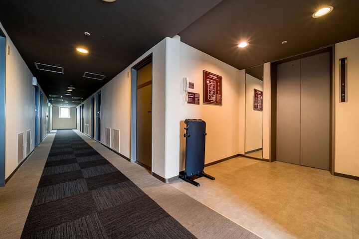 Ballroom/Hall 26 of 27