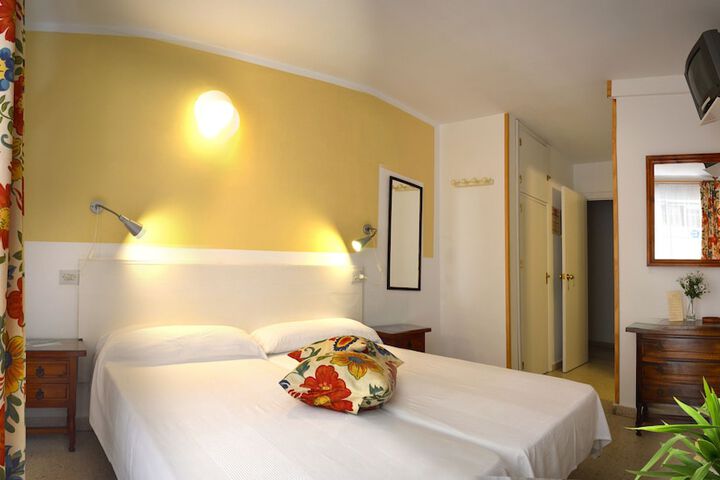 Room 4 of 48