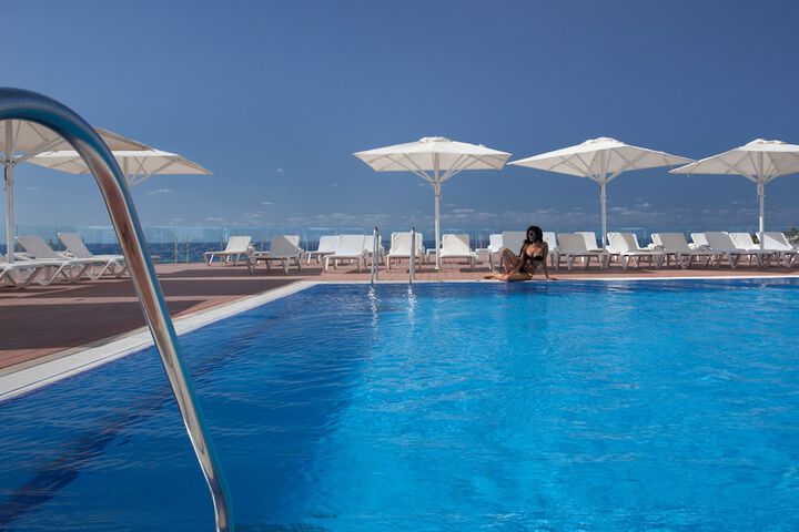 Hotel with Pool