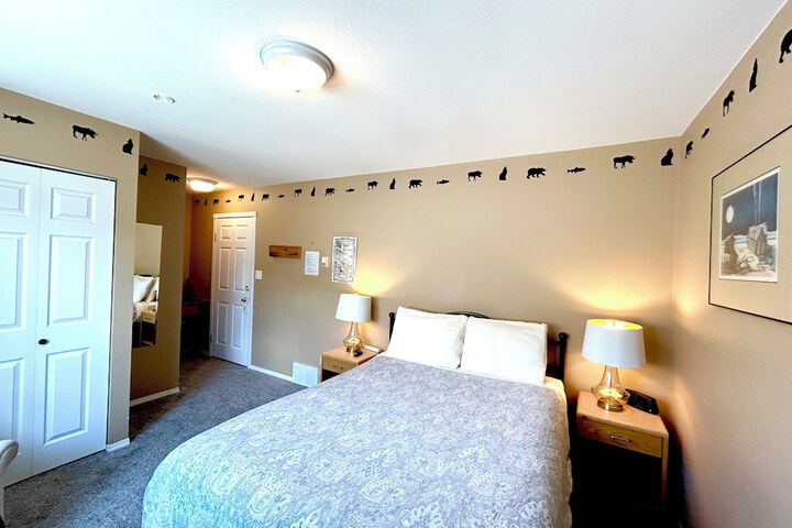 Room 9 of 18