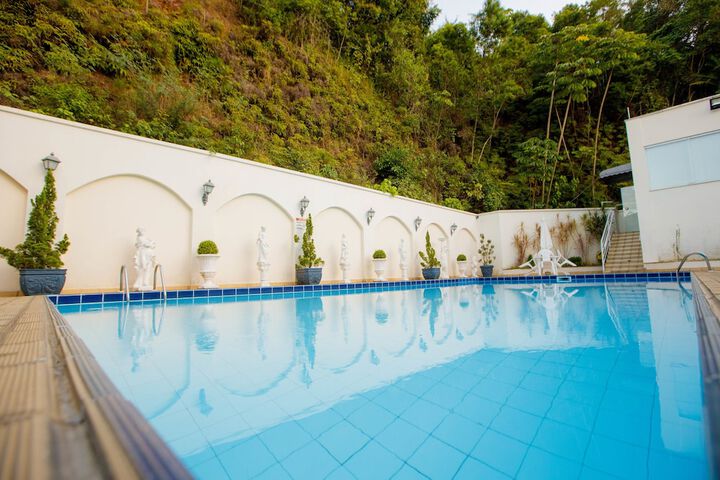 Hotel Pool