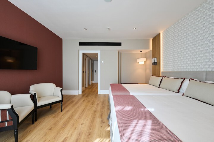 Room 13 of 116