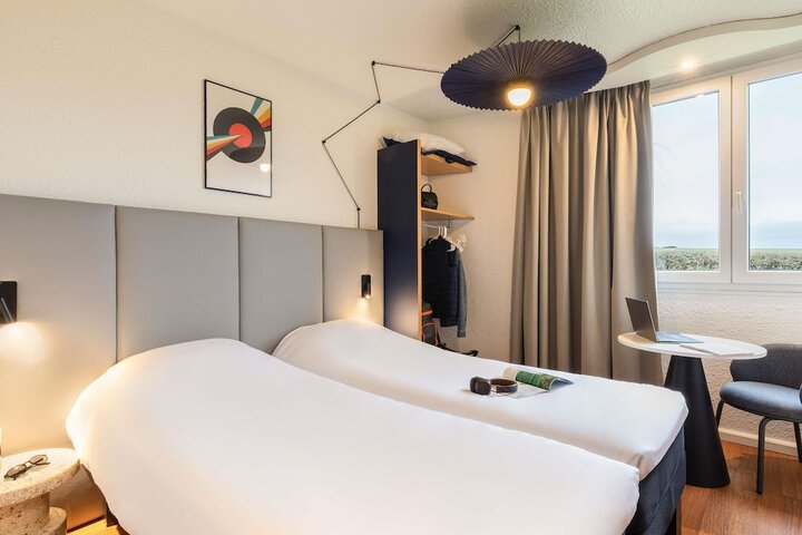 Room 6 of 47