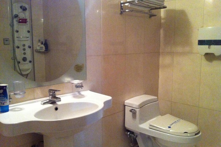 Room 26 of 40