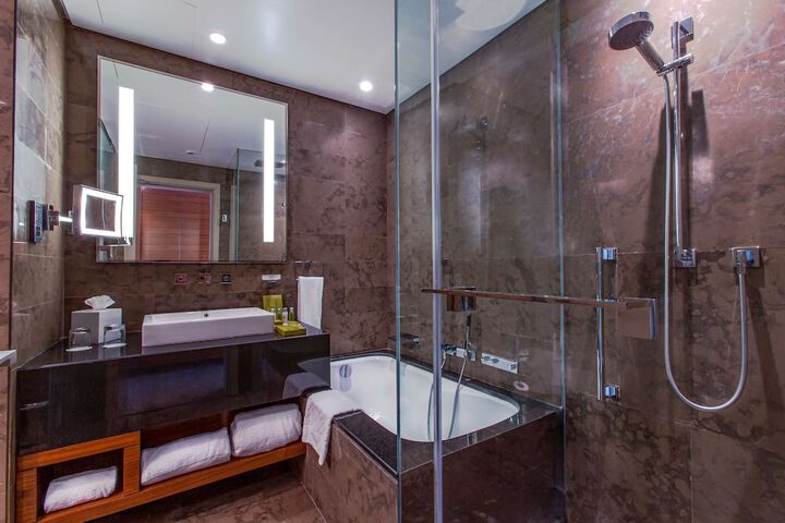 Room 52 of 114