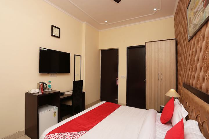 Room 12 of 21