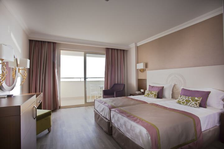 Room 15 of 76