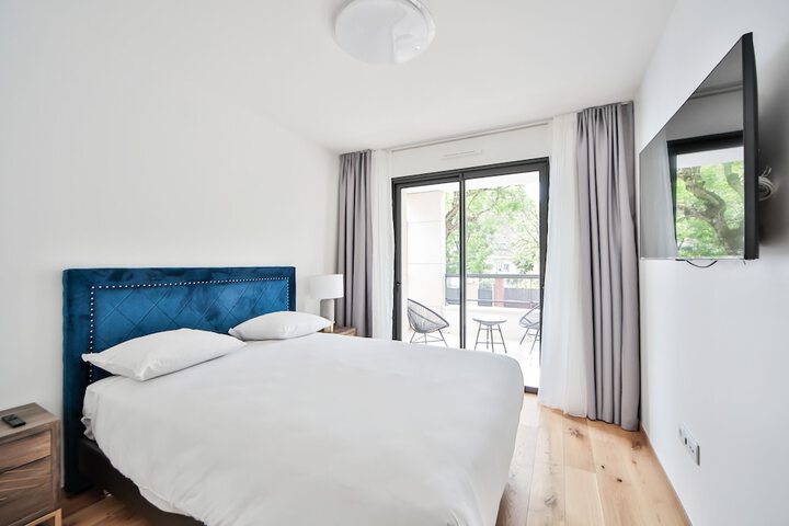 Room 3 of 60
