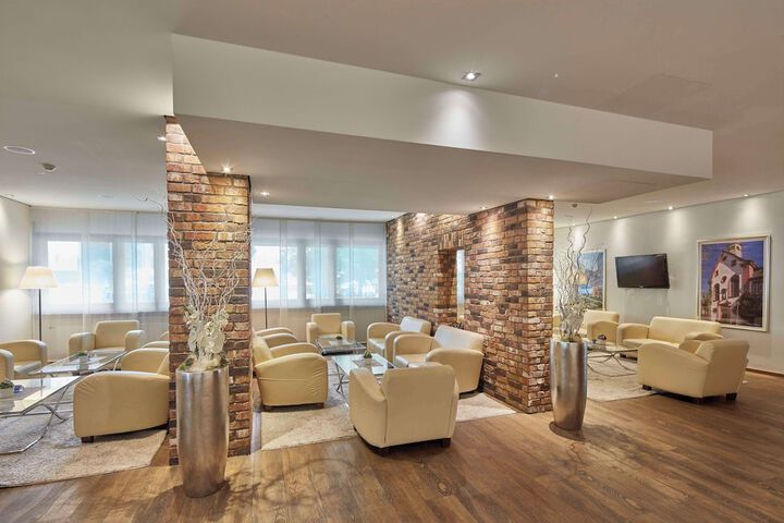 Entrance & Lobby