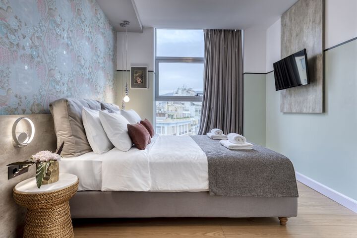 Room 84 of 221