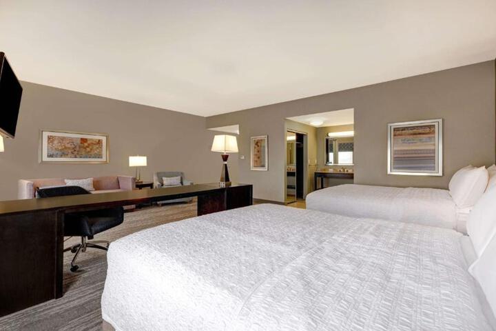 2 Queen Beds Accessible (4 of 11)