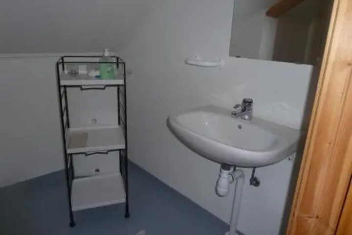 Room 7 of 12