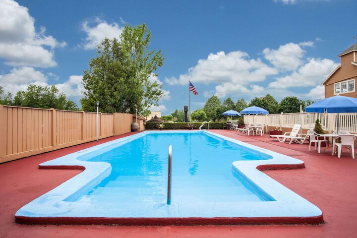 Hotel Pool