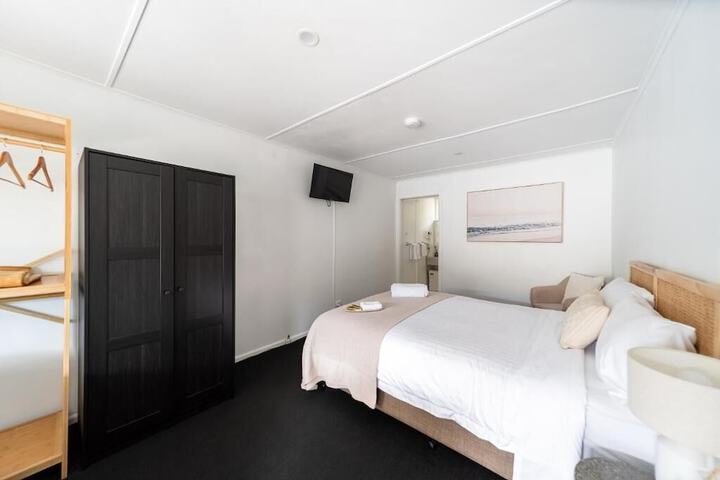 Room 6 of 22