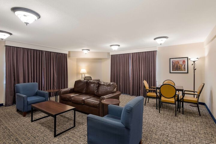 1 King Bed Downstairs High Speed Internet Micro Frig Full Breakfast (24 of 24)