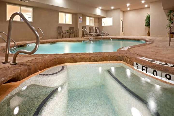 Indoor/outdoor pool