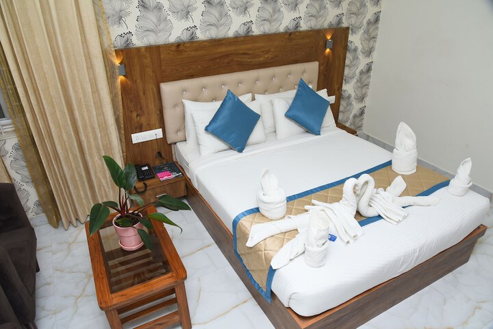 Room 8 of 13