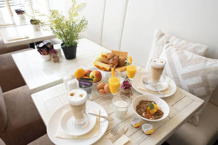 Breakfast/Coffee Service 55 of 60