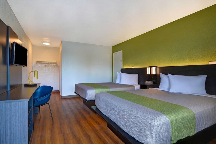 2 Queen Beds (9 of 24)