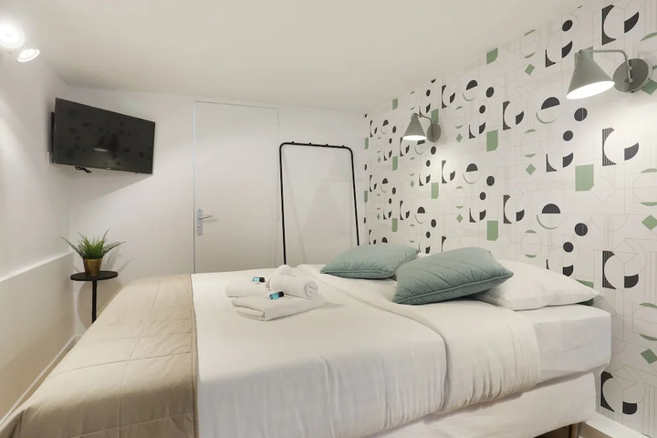Room 3 of 9
