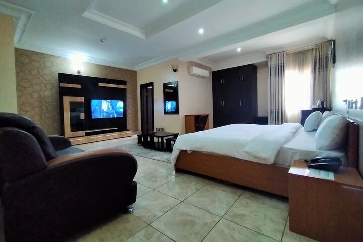 Room 6 of 38