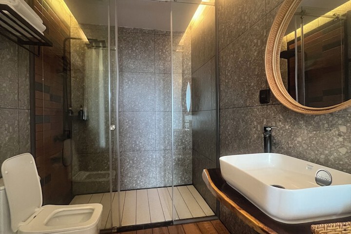 Room 16 of 18