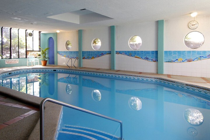 Pool Hotel