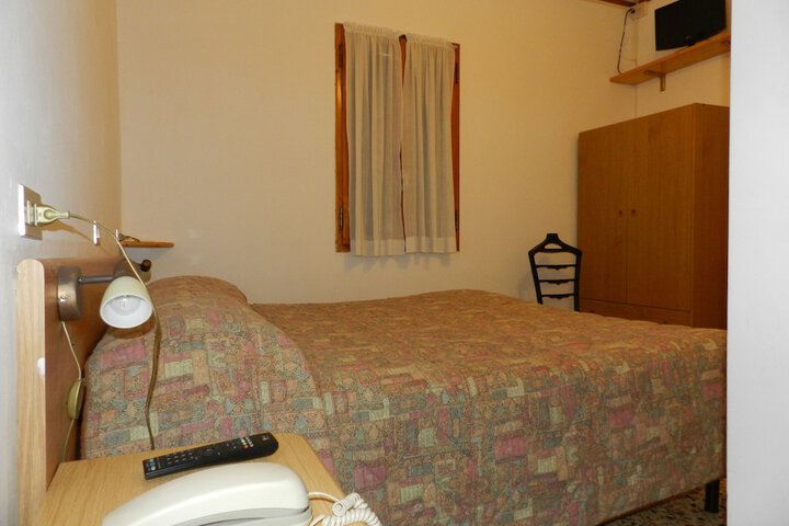 Room 14 of 50
