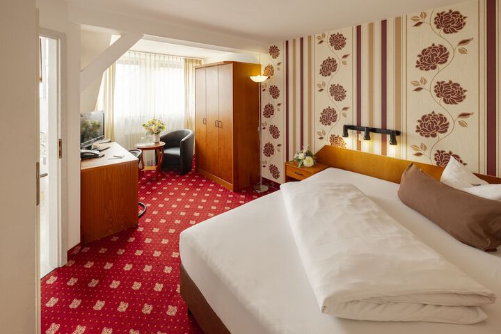 Room 33 of 66