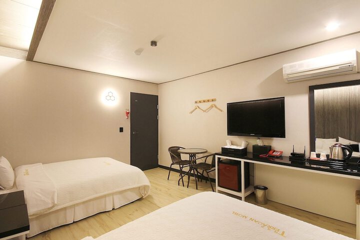 Room 17 of 118