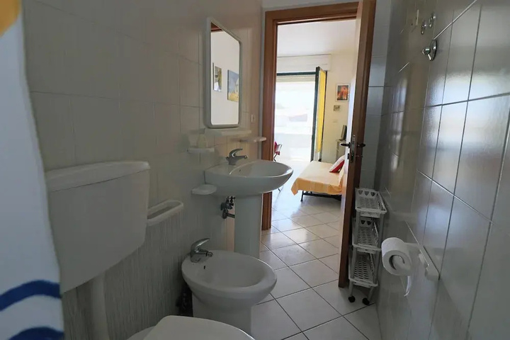 Room 7 of 19