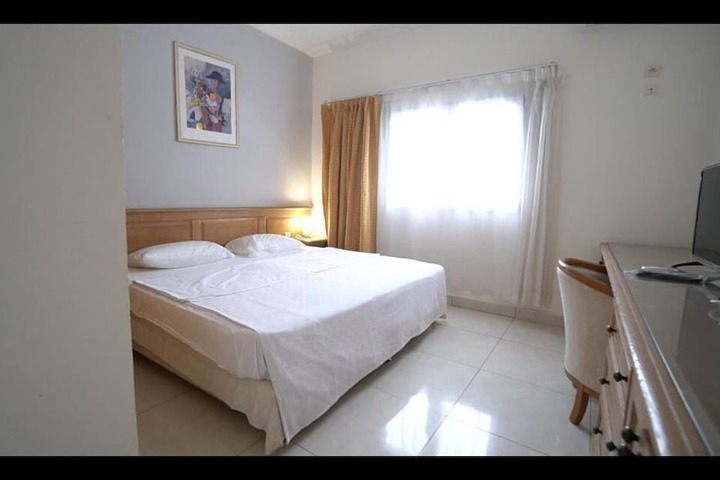 Room 8 of 34