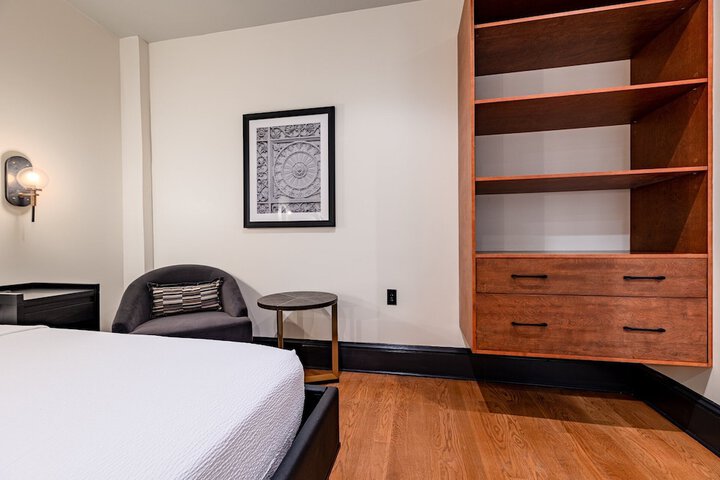 Room 120 of 341