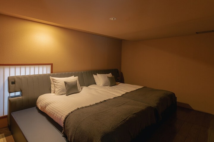 Room 16 of 66