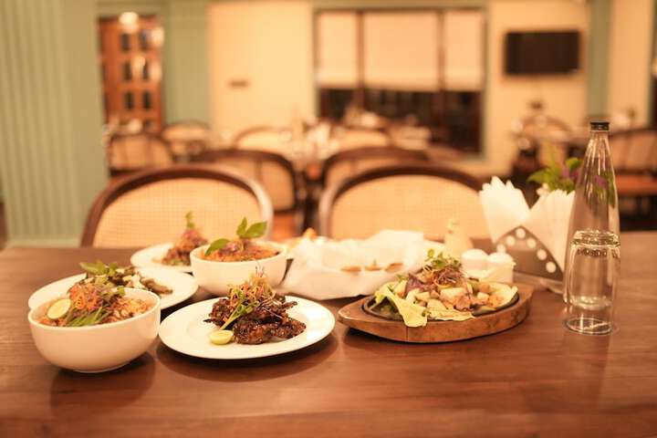 Dining 22 of 23