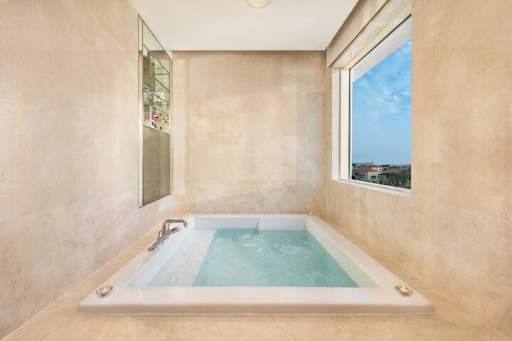 Hot Tub 49 of 74
