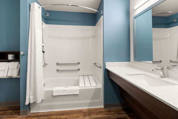 1 Queen Bed Suite (16 of 21)