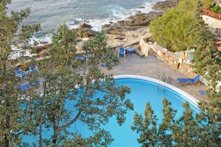 Pool 12 of 26