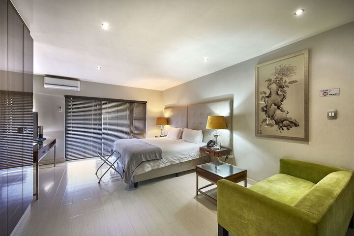 Room 6 of 101