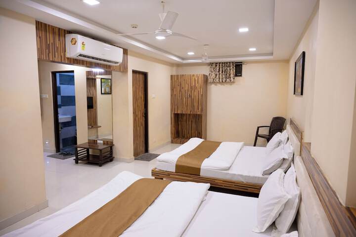 Room 14 of 33