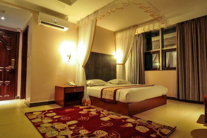 Room 9 of 75