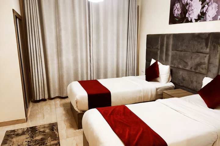Room 6 of 14