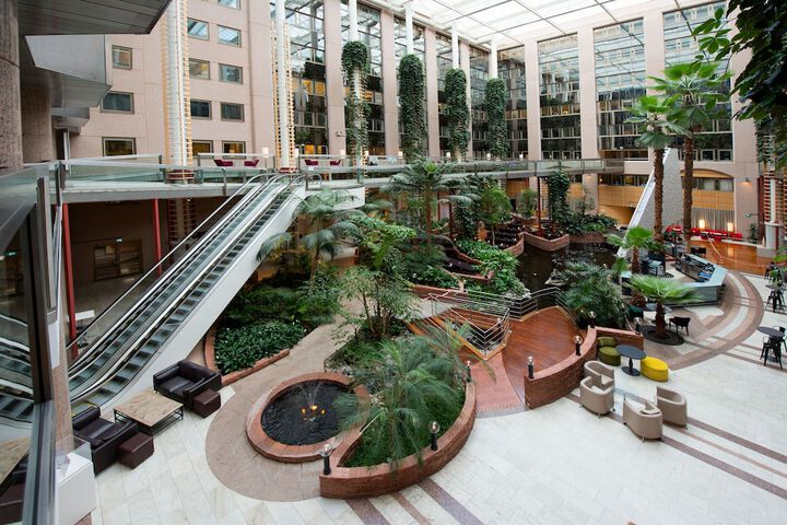 Entrance & Lobby