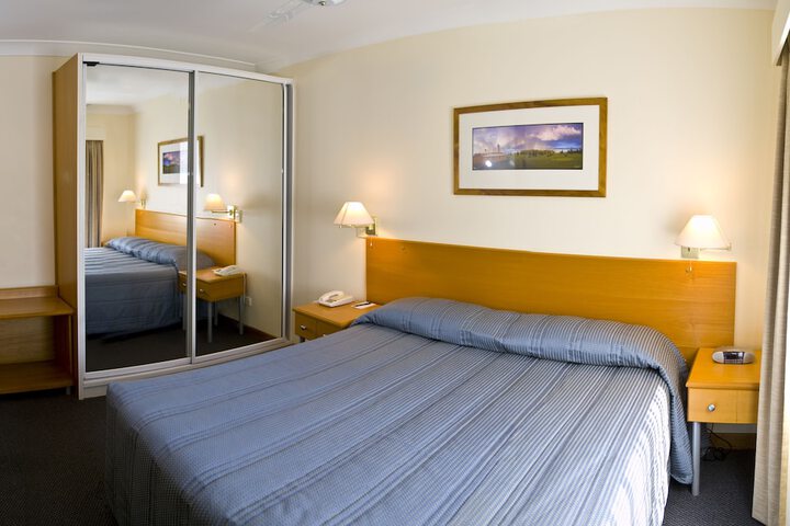 Room 3 of 28