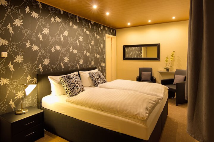 Room 5 of 35